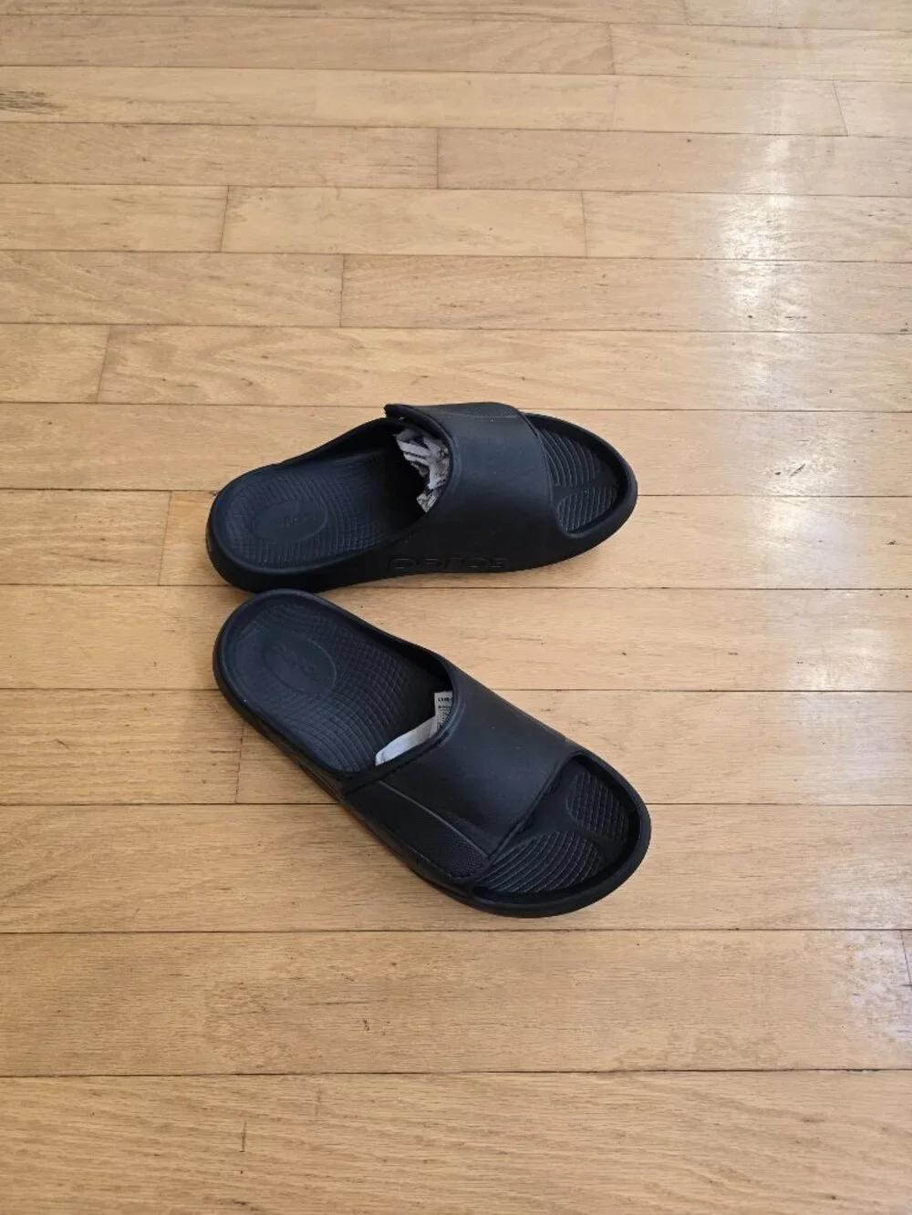 OOFOS | OOahh black monochrome sporty adjustable recovery slides | MENS 10